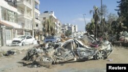 Ռմբակոծված շենքեր եւ ավտոմեքենաներ Սիրիայի Հոմս քաղաքում, 9-ը մարտի, 2012 թվական