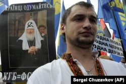 Довоєнна фотографія. Акція протесту проти візиту до України голови Російської православної церкви, патріарха Московського Кирила. Почаїв, 5 серпня 2009 року