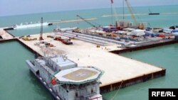 نمایی از اسکله نفتی قزاقستان در دریای خزر