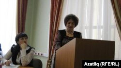 Фәридә Аникина чыгыш ясый