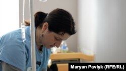 Христина Омельченко – палатна медсестра Львівської обласної клінічної лікарні. Була гранатометницею на фронті. Отримала важкі поранення