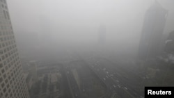 Չինաստան - Արտանետումների հետևանքով թանձր մեգ Պեկինի կենտրոնական գործարար թաղամասում, արխիվ