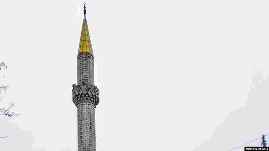 1986 senesi baarde devlet, cami binasını mimarcılıq abidesi sayıp, öz nezareti astına aldı. 1994 senesi mayıs ayında ibadethaneni, bom-boş divarlar sıfatında &quot;Aluşta&quot; cemiyetine qaytardılar. İçinde olğan acayipliginden iç bir şey qalmağan