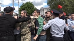 9 травня у Запоріжжі: червоні прапори, сутички та портрети героїв «Гри престолів» (відео)