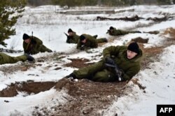 Тамрини афсарони эҳтиётӣ дар Украина. Акс аз бойгонӣ.