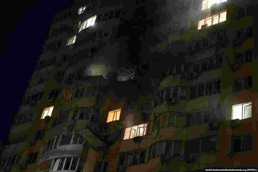 Пошкоджені вікна у житловому багатоповерховому будинку Києва