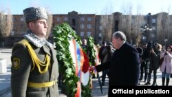 Արմեն Սարգսյանը հարգանքի տուրք է մատուցում երկրաշարժի զոհերի հիշատակին, 7-ը դեկտեմբերի, 2019թ․