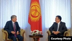 Асылбек Жээнбеков менен президент Алмазбек Атамбаев