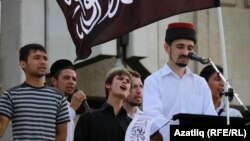 Рөстәм Сафин каршылык чарасында чыгыш ясый