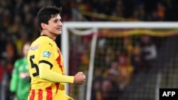 Абдуқодир Ҳусанов Англия Премьер лигасида майдонга тушадиган биринчи марказий осиёлик футболчи бўлиши кутилмоқда. 