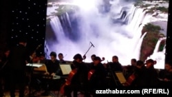 Концерт оркестра Тахира Атаева: «Времена года» Антонио Вивальди в интерпретации Макса Рихтера. Кинотеатр Ватан. Ашхабад, 24 июля 2021 г.