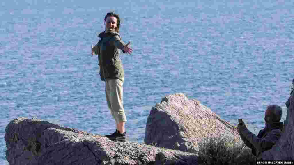 Turistler sail qayasında foto çekeler