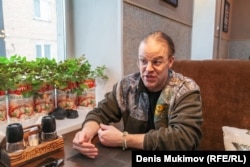 Шон Куирк во время интервью