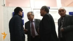 "Азаттыктын" кабарчыларына күч колдонулду