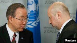 Пан Гі Мун і Аляксандар Турчынаў