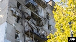 Пашкоджаны жылы будынак пасьля расейскага нападу на Адэсу 19 ліпеня 2025 года.