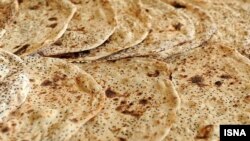 افزایش بهای انواع نان در پی اعتراض‌ها به تعویق افتاد. 
