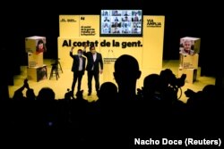 رهبران حزب جمهوری‌خواه چپ کاتالونیا در نشستی پیش از انتخابات پارلمانی اخیر. این حزب حالا بیشترین کرسی را به نسبت دیگری احزاب از آن خود کرده و رئیس آینده دولت محلی را معرفی می‌کند