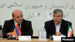 Министры энергетики Армении и Ирана - Армен Мовсисян (слева) и Маджид Намджу (справа), Ереван, 24 октября 2012 г.