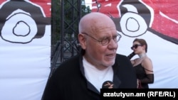 Մարկ Մյուլլերը զրուցում է «Ազատության» հետ, Երևան, 13-ը հուլիսի, 2025թ.