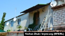 Общежитие на территории стадиона «Горняк» в Балаклаве, июль 2019 года