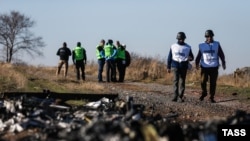 Украина -- ХIолландера а, ОБСЕ-н а талламхой бу Малайзин Боинг-777 охьадоьжна меттиг толлуш, Лахьан-бутт 6, 2014