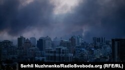 Дим над Києвом під час російського удару, 10 червня 2025 року