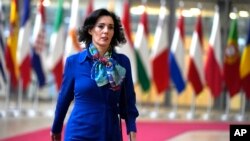 «Мы должны быть едиными в солидарности, усилить наш коллективный гуманитарный ответ и защитить наиболее уязвимых в грядущие холодные месяцы», заявила еврокомиссар Хаджа Лабиб