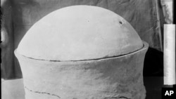 خمره‌ای که اسکلت مورد مطالعه در آن قرار داشته است