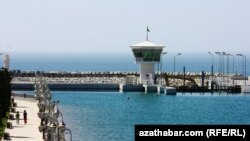 Türkmenistanyň prezidenti Gurbanguly Berdimuhamedowyň pikiriçe, Hazardaky territorial giňişlik 20 deňiz mili bilen kesgitlenmeli we onuň daşarky araçägi döwlet serhedi bolmaly. 