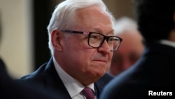 Заступник голови МЗС Росії привітав американські мирні ініціативи щодо війни РФ в Україні, але виключив будь-які поступки, підкреслюючи відданість Кремля своїм воєнним цілям