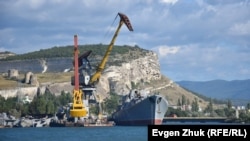 Обробка на метал списаного корабля Чорноморського флоту РФ біля причалу «Вторчермета» в Інкермані, архівне фото