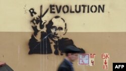 Ресей премьер-министрі Владимир Путиннің қабырғаға салынған граффити суреті. Мәскеу, 1 наурыз 2012 жыл