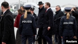 استقبال نخست‌وزیر ایالت بایرن آلمان از معاون رئیس‌جمهور ایالات متحده، جی.دی ونس، که برای شرکت در کنفرانس بین‌المللی امنیتی مونیخ به این شهر رفته است