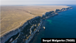Qırım yarımadasınıñ ğarbiy qısmında Tarhan Qut burnu