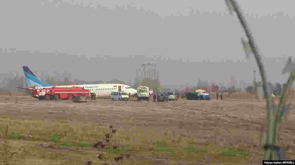 Окуяга байланыштуу премьер-министр Темир Сариев эл аралык аэропортунун, учак таандык болгон "Авиатрафик" компаниясынын өкүлдөрүн жана тиешелүү жетекчилерди чукул жыйынга чакырды.