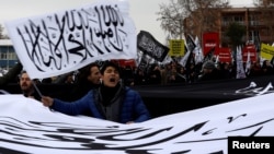 Алеппонун тургундарына тилектештик билдирген демонстрация. Анкара, 16-декабрь.
