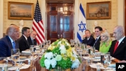 US President Donald Trump, left, hosts Israeli Prime Minister Benjamin Netanyahu, right, for dinner at the White House. 