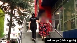 Многие пользователи грузинского сегмента соцсетей призвали поступить с нападавшей так же, как она поступила с ребенком