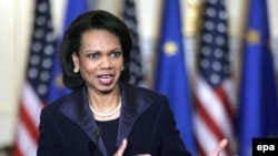 وزير امور خارجه امريکا چهار روز با رهبران اسراييلی و فلسطينی گفت وگو و تبادل نظر کرد.