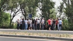 «Դաշտերը մեկ ամսից ավելի է ջուր չեն տեսել». 13 գյուղերի բնակիչներ փակել էին Երևան-Արմավիր ճանապարհը