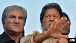 Імран Хан (П) на мітингу в Ісламабаді, Пакистан, 1 липня 2016 року 