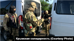 Rusiye quvetçileri Qurman rayonında tintüvler vaqtında, arhiv fotoresimi