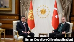Сооронбай Жээнбеков менен Режеп Тайып Эрдоган.