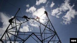 Инфраструктура для экспорта электроэнергии из Туркменистана. Афганская провинция Логар, 2015 год. (архивное фото) 