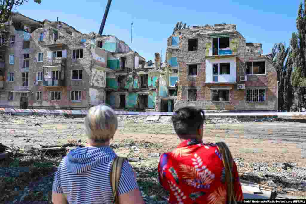 П'ятиповерхівка в Дарницькому районі Києва, частина якої була знищена прямим влучанням російської ракети під час масованої атаки РФ на столицю у ніч на 28 серпня. Київ, 29 серпня 2025 року