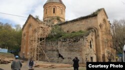 Мераб Бочоидзе и Буба Кудава с огорчением отмечают, что за реставрационными работами не следят специалисты – не только грузинские, но даже турецкие