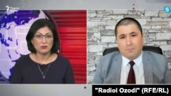 Хиромон Бақозода ва Шарофиддин Гадоев ҳангоми сабти суҳбат