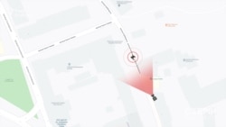 Цю ж особу із пакетом зафіксує інша камера на вулиці Кубійовича, де і відбувся підпал