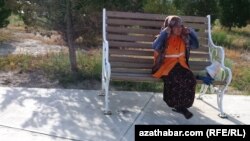 Türkmenistanyň komunal hojalyk edarasynyň işgäri.